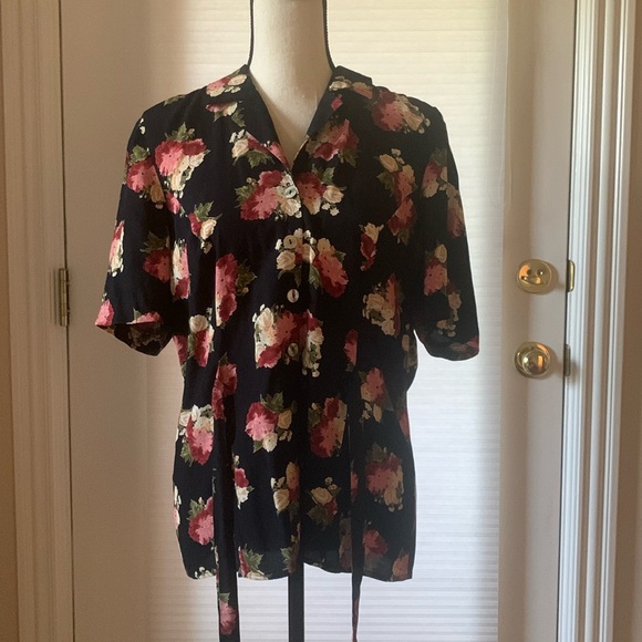 Vintage floral blouse with adjustable waist cinching ties - Picture 2 of 6